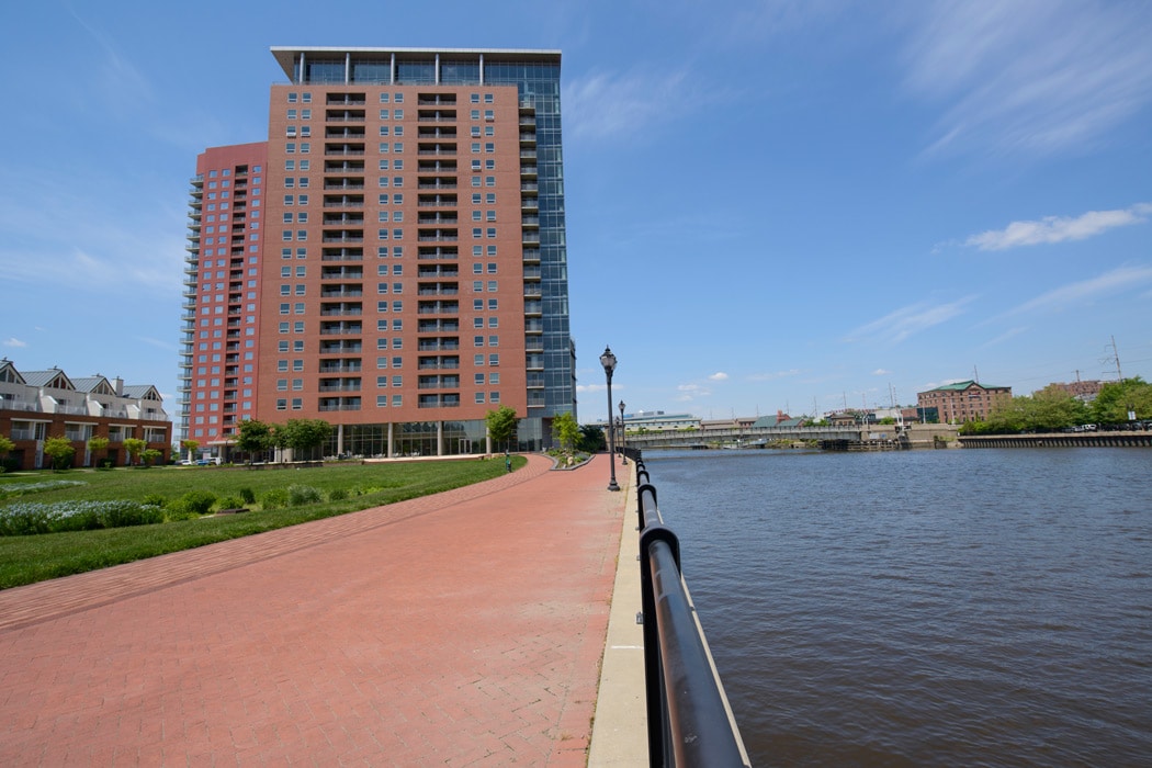 exterior building view of apartment in wilmington de